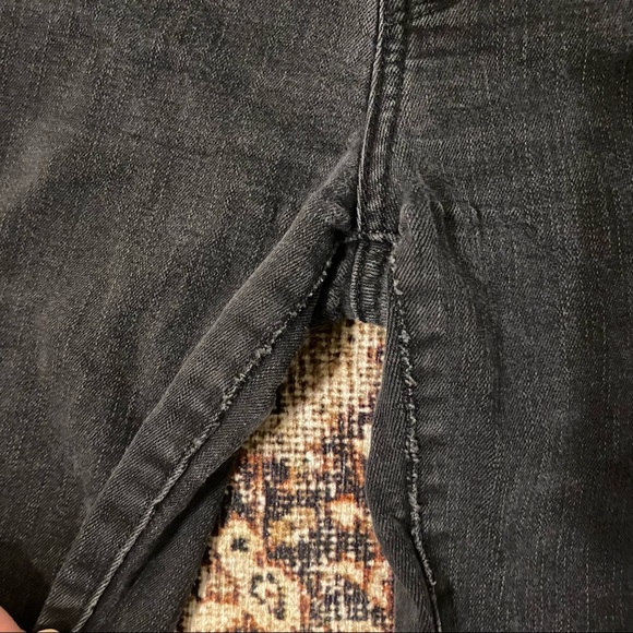 Dark Wash Levi’s 711 Jeans size 28 - Picture 4 of 5